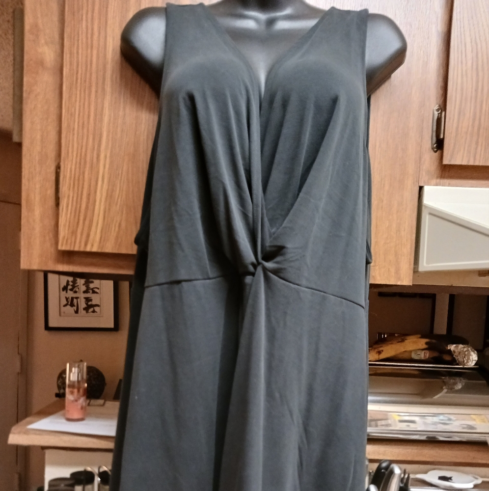 Sleeveless twist top